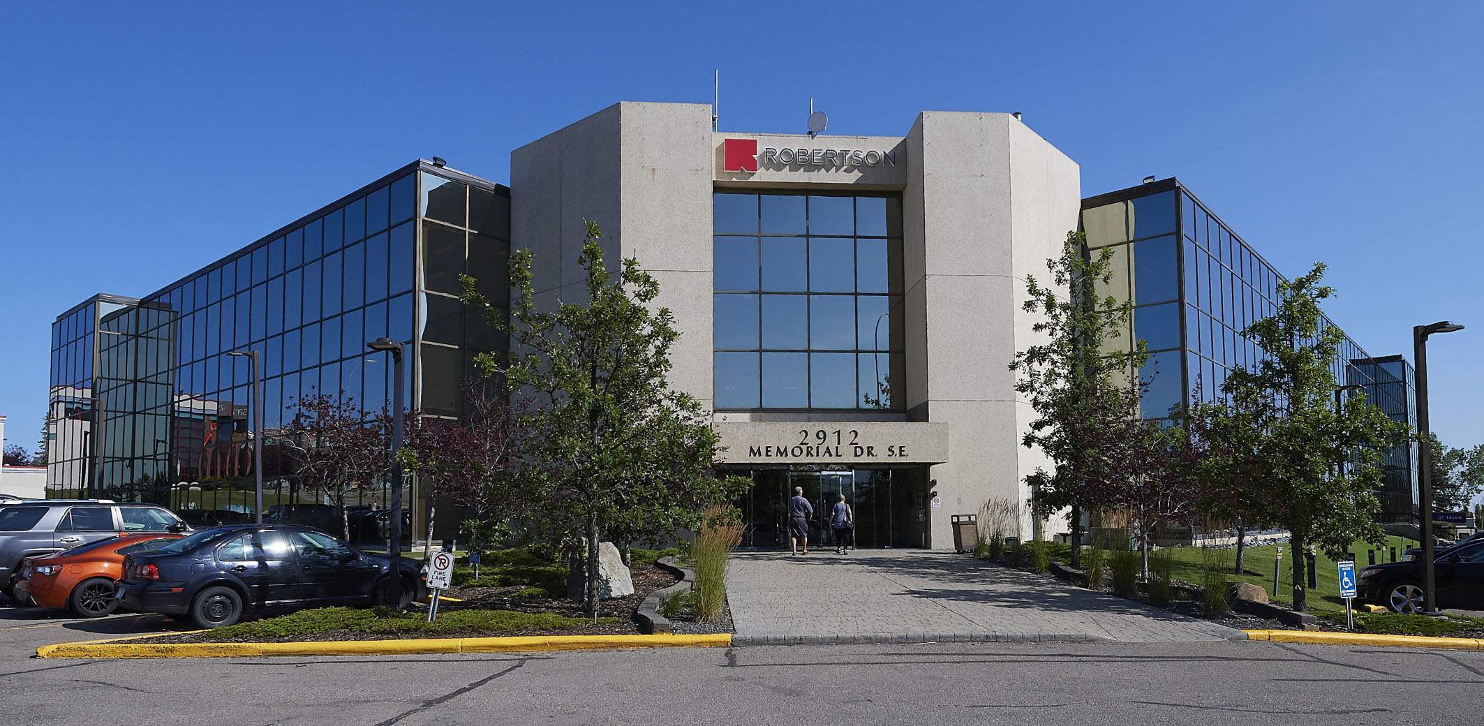front of Robertson Calgary campus