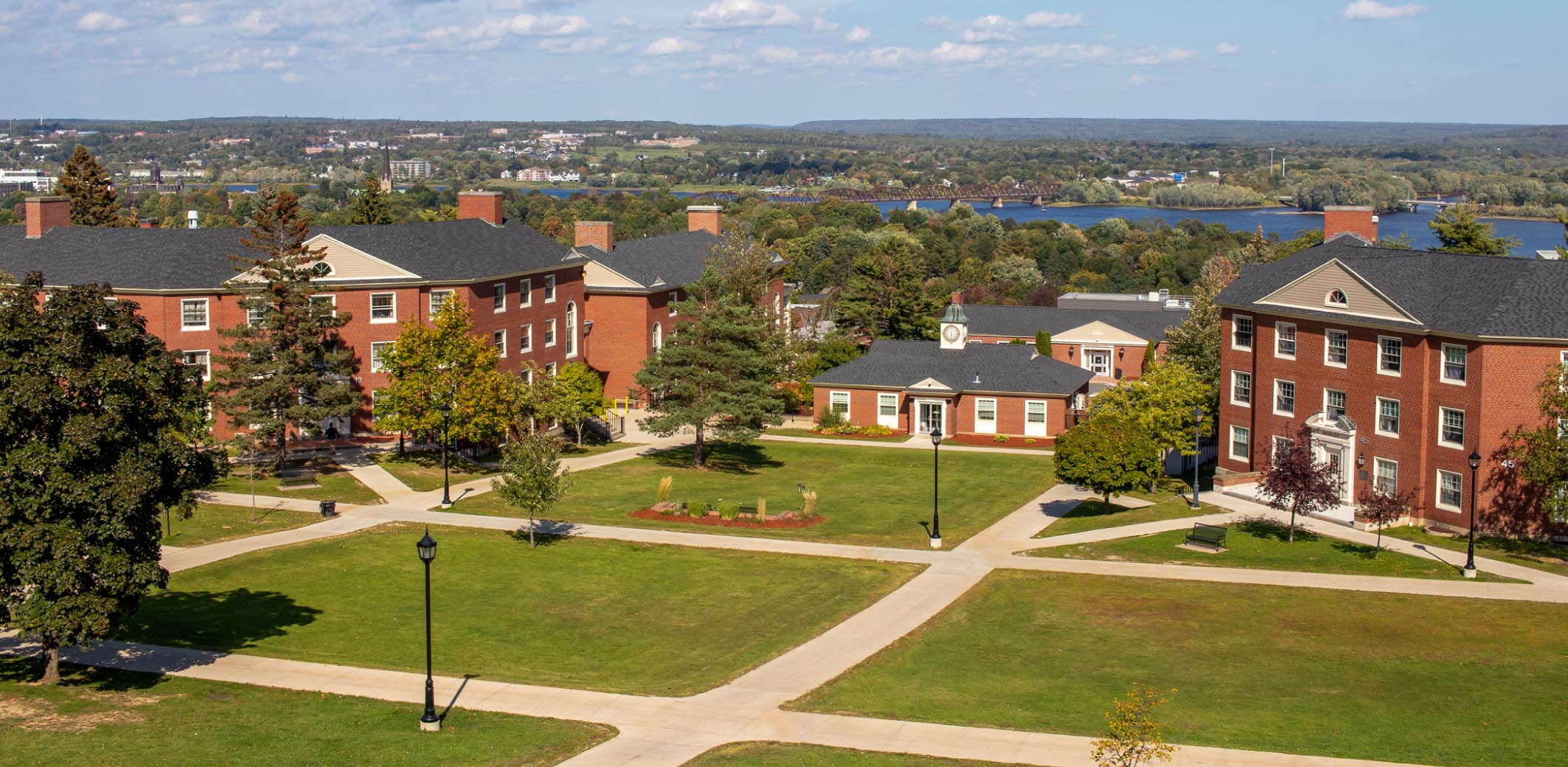 Photo of the University of Fredericton campus